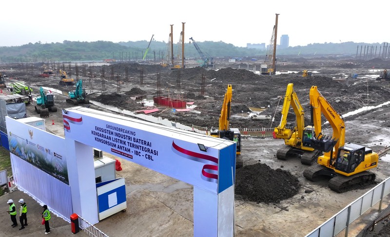 Goundbreaking ekosistem industri kendaraan listrik terintegrasi di Karawang, Jawa Barat, Minggu (29/6/2025). (YouTube/Sekretariat Presiden)