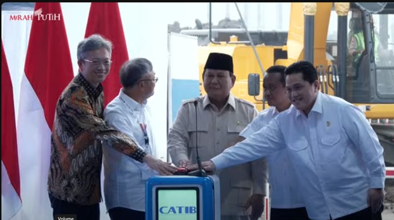 Goundbreaking ekosistem industri kendaraan listrik terintegrasi di Karawang, Jawa Barat, Minggu (29/6/2025). (YouTube/Sekretariat Presiden)
