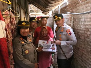 Ratusan Paket Bansos Dibagikan di Jepara Sambut HUT Bhayangkara Ke-79