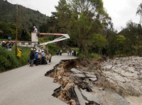 Potret Banjir Dahsyat Dipicu Hujan Semalaman, Warga Selamatkan Diri