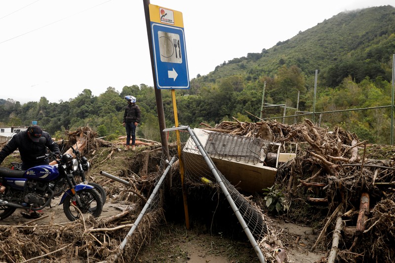 Kerusakan akibat banjir di El Caney, Venezuela, Sabtu (28/6/2025). (REUTERS/Leonardo Fernandez Viloria)