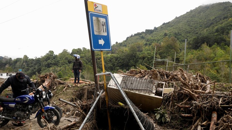Kerusakan akibat banjir di El Caney, Venezuela, Sabtu (28/6/2025). (REUTERS/Leonardo Fernandez Viloria)