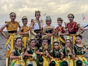 Cerita di Balik 12 Penari Cimahi Sajikan Sendratari di Pangandaran