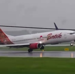 Batik Air Buka Suara Soal Pesawat Miring Saat Mendarat