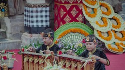 4 Seniman Sanggar Seni Selendro Agung Tampil Memukau di PKB 2025