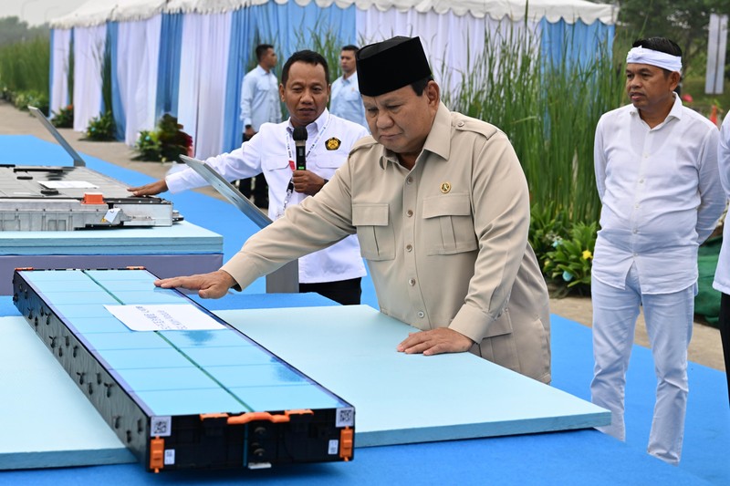 Goundbreaking ekosistem industri kendaraan listrik terintegrasi di Karawang, Jawa Barat, Minggu (29/6/2025). (YouTube/Sekretariat Presiden)