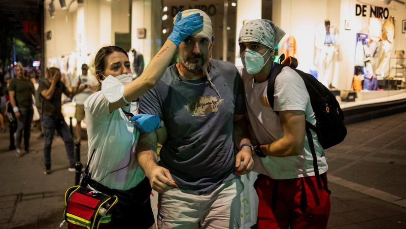 Ricuh demo anti-pemerintah di Beograd, Serbia, Minggu (29/6/2025) dini hari WIB. (REUTERS/Zorana Jevtic)