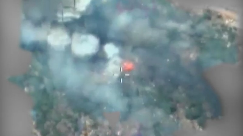 Serangan udara Israel ke situs militer yang rusak yang ingin dipulihkan oleh kelompok bersenjata Hizbullah di Lebanon Selatan. (Tangkapan Layar Video/REUTERS) Serangan udara Israel ke situs militer yang rusak yang ingin dipulihkan oleh kelompok bersenjata Hizbullah di Lebanon Selatan. (Tangkapan Layar Video/REUTERS)