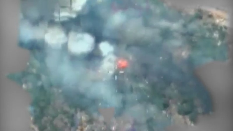 Serangan udara Israel ke situs militer yang rusak yang ingin dipulihkan oleh kelompok bersenjata Hizbullah di Lebanon Selatan. (Tangkapan Layar Video/REUTERS)