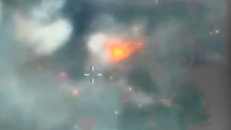 Serangan udara Israel ke situs militer yang rusak yang ingin dipulihkan oleh kelompok bersenjata Hizbullah di Lebanon Selatan. (Tangkapan Layar Video/REUTERS)