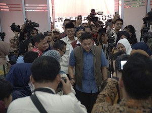 Momen Seskab-Mensos Dialog dengan Orang Tua Calon Siswa Sekolah Rakyat