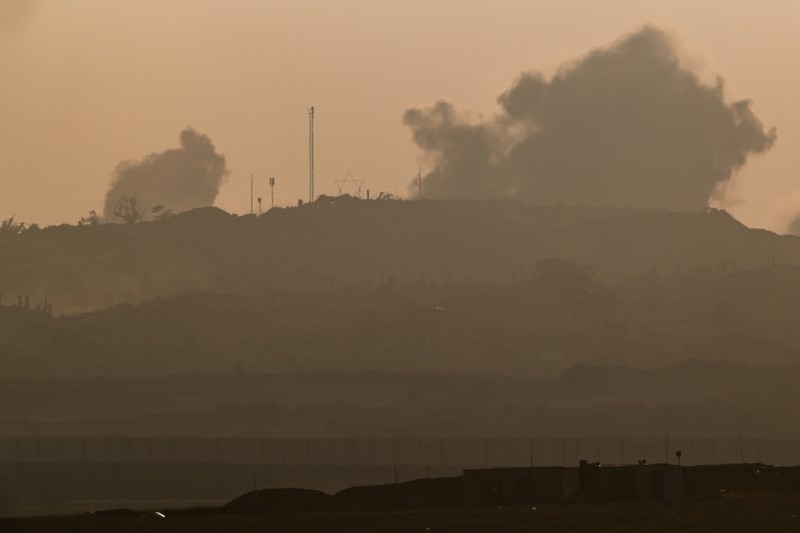 Kendaraan militer Israel bermanuver di dekat perbatasan Israel-Gaza, Minggu (29/6/2025). (REUTERS/Amir Cohen) Kendaraan militer Israel bermanuver di dekat perbatasan Israel-Gaza, Minggu (29/6/2025). (REUTERS/Amir Cohen)