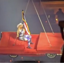 Insiden Konser Beyonce, Mobil Terbang Nyaris Jatuh dari Ketinggian