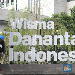 Catatan Denny JA Soal Larangan Komisaris BUMN Dapat Tantiem