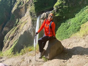 Video: Cek Isi Ransel Ira Wibowo yang Dipakai untuk Naik Gunung