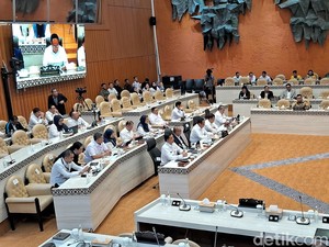 Dicecar soal Hubungan Kerja Ojol-Aplikator, Wamenhub Buka-bukaan