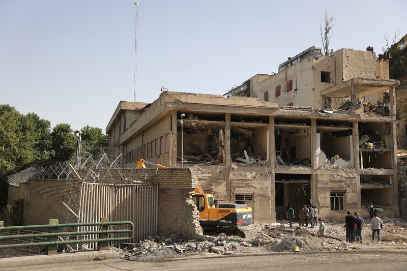 Kondisi kerusakan Penjara Evin akibat serangan udara Israel setelah gencatan senjata antara Israel dan Iran di Teheran, Iran, Minggu (29/6/2025). (Majid Asgaripour/WANA via REUTERS)