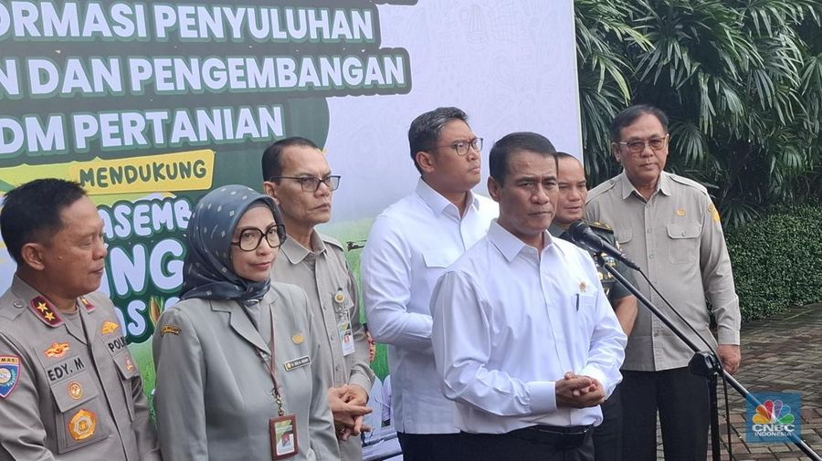 Menteri Pertanian (Mentan), Andi Amran Sulaiman saat memberikan keterangan pers pada acara Hari Krida Pertanian di Gedung Kementan, Senin (30/6/2025). (CNBC Indonesia/Chandra Dwi)