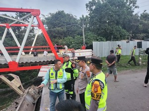 Jembatan Muara Lawai Lahat Ambruk, Dishub Sumsel: Harusnya Dipakai 1 Jalur