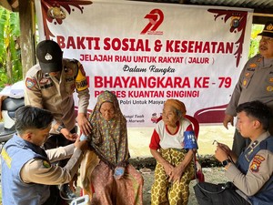 Program Jalur Polda Riau Layani Kesehatan Para Lansia di Kuansing