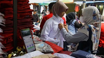Seragam Sekolah Mulai Diburu Jelang Tahun Ajaran Baru