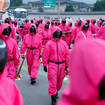 Potret Karakter Serial Squid Game 'Invasi' Pusat Kota Seoul