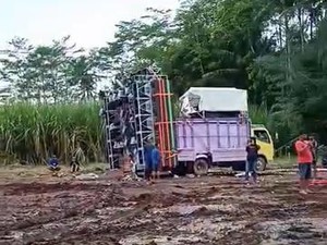 Video: Terjebak Lumpur, Puluhan Truk Sound Horeg Dievakuasi Pakai Alat Berat