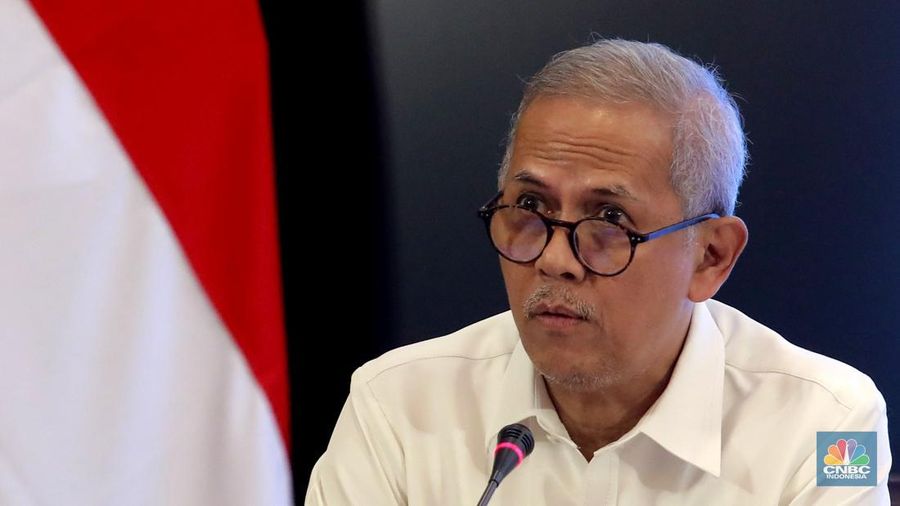 Wakil menteri keuangan, (Wamenkeu) RI Anggito Abimanyu dalam  konferensi pers bersama terkait deregulasi kebijakan impor dan deregulasi kemudahan berusaha di Kementrian Perdagangan, Jakarta, Senin (30/6/2025). (CNBC Indonesia/Muhammad Sabki)