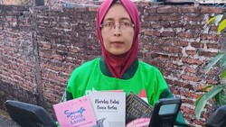 Perkenalkan Bu Sri, Ibu-ibu Rider Ojol yang Juga Penulis Cerpen
