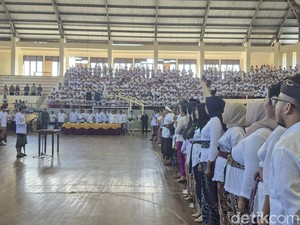 Tukang Sapu di Klungkung Semringah Seusai Dilantik Jadi PPPK