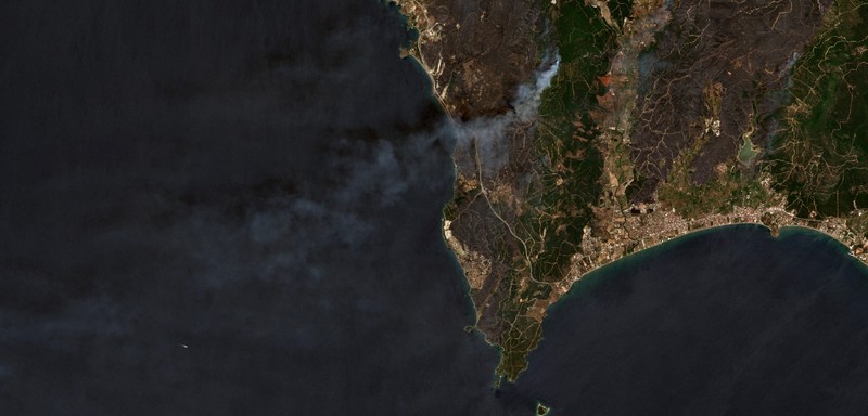 Citra satelit menunjukkan asap mengepul akibat kebakaran di Provinsi Hatay, Turki, 30 Juni 2025. (European Union/Copernicus Sentinel-2/Handout via REUTERS)
