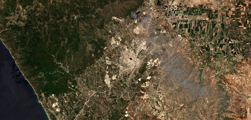 Citra satelit menunjukkan asap mengepul akibat kebakaran di Provinsi Hatay, Turki, 30 Juni 2025. (European Union/Copernicus Sentinel-2/Handout via REUTERS) Citra satelit menunjukkan asap mengepul akibat kebakaran di Provinsi Hatay, Turki, 30 Juni 2025. (European Union/Copernicus Sentinel-2/Handout via REUTERS)