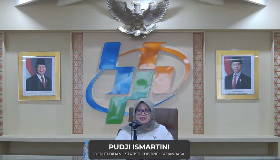 Deputi Bidang Statistik Distribusi dan Jasa, Pudji Ismartini saat memberikan keterangan rilis BPS, Selasa (1/7/2025).
