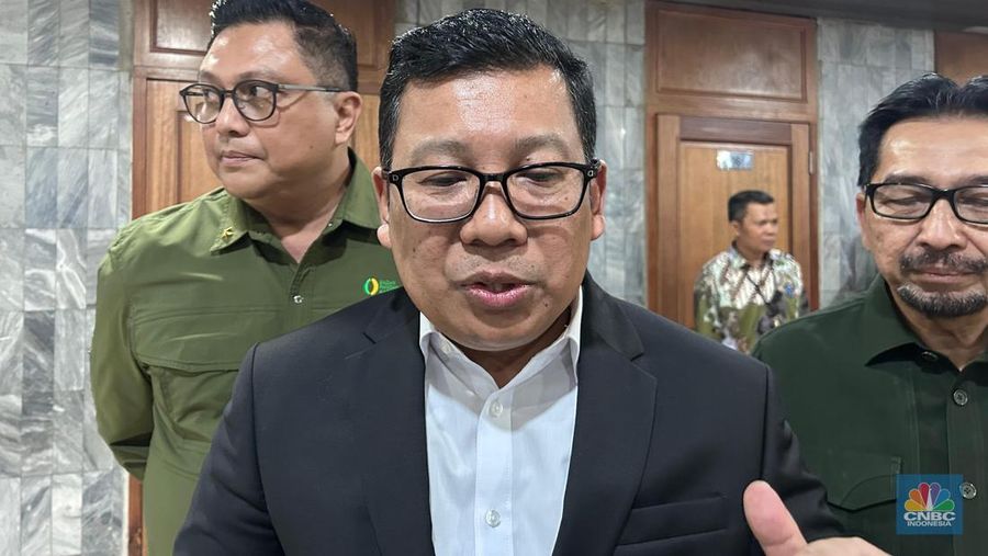 Kepala Badan Pangan Nasional (Bapanas) Arief Prasetyo Adi saat ditemui di kompleks parlemen, Jakarta, Selasa (1/7/2025). (CNBC Indonesia/Martyasari Rizky)