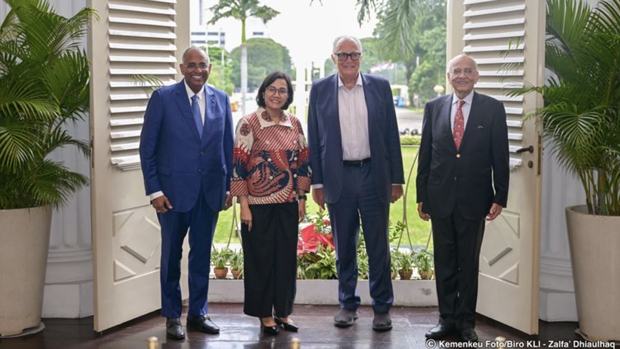 Menteri Keuangan Sri Mulyani Indrawati hari ini menerima kunjungan dua penasihat eksternal utama dari Dana Moneter Internasional (IMF) dan Grup Bank Dunia di Gedung Maramis Kementerian Keuangan, Jakarta, Minggu (30/6/2025). (Dok. Kementerian Keuangan/Biro KLI/Zalfa’ Dhiaulhaq)