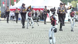 Robot Polisi Mejeng di HUT Bhayangkara, Ini Kecanggihannya