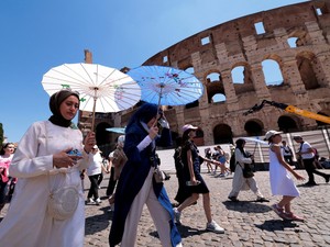 Pilu! Panas Ekstrem di Roma, Pemandu Wisata Tewas di Colosseum