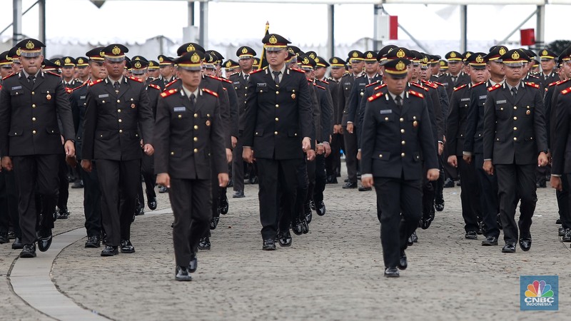 Robot polisi juga ikut serta dalam parade defile Kepolisian Republik Indonesia, saat acara Hari Bhayangkara Ke-79 di Monas, Jakarta Pusat, Selasa (1/7/2025). Robot polisi juga ikut serta dalam parade defile Kepolisian Republik Indonesia, saat acara Hari Bhayangkara Ke-79 di Monas, Jakarta Pusat, Selasa (1/7/2025). (CNBC Indonesia/Muhammad Sabki)