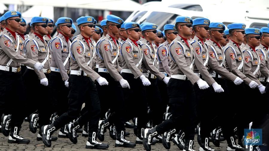 Parade Defile di Hari Bhayangkara, Monas, Jakarta, Selasa, (1/7/2025). (CNBC Indonesia/Muhammad Sabki)