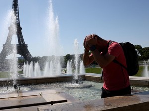 Video: Gelombang Panas Terjang Eropa, Puncak Menara Eiffel Ditutup