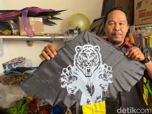 Perajin Layangan Mojokerto Panen Order Saat Musim Kemarau