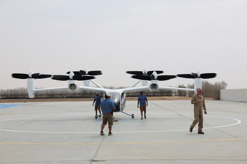 Pesawat eksperimental Joby Dubai Aerial Taxi mendarat di Dubai, Uni Emirat Arab (UEA), pada Senin (30/6) waktu setempat. (REUTERS/Amr Alfiky) Pesawat eksperimental Joby Dubai Aerial Taxi mendarat di Dubai, Uni Emirat Arab (UEA), pada Senin (30/6) waktu setempat. (REUTERS/Amr Alfiky)