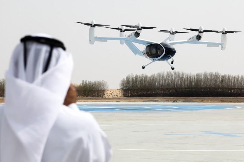 Pesawat eksperimental Joby Dubai Aerial Taxi mendarat di Dubai, Uni Emirat Arab (UEA), pada Senin (30/6) waktu setempat. (REUTERS/Amr Alfiky) Pesawat eksperimental Joby Dubai Aerial Taxi mendarat di Dubai, Uni Emirat Arab (UEA), pada Senin (30/6) waktu setempat. (REUTERS/Amr Alfiky)