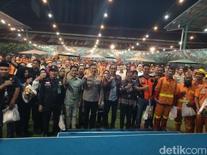 HUT Bhayangkara ke-79: Polda Sulsel Bagi 1.097 Sembako Bersama Anak Rakyat
