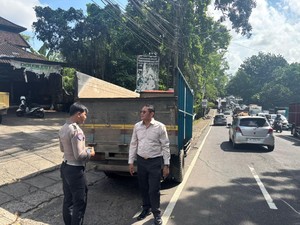 Tabrak Truk, Pemotor Tewas di Jalan Denpasar-Gilimanuk