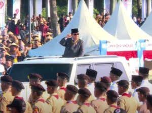 Video: Naik Maung Putih, Prabowo Tiba di Perayaan HUT Ke-79 Bhayangkara