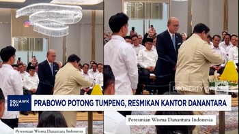Video: Prabowo Potong Tumpeng, Resmikan Kantor Danantara