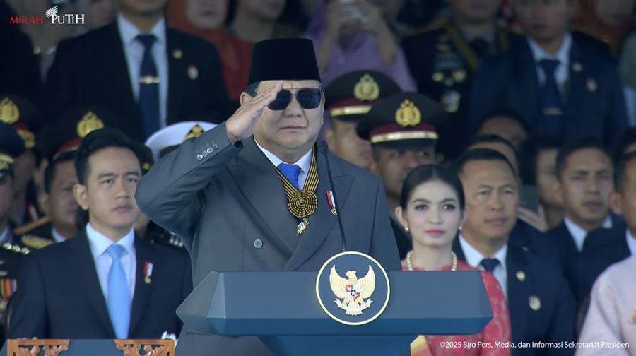 Presiden Prabowo Subianto dalam Upacara Peringatan ke-79 Hari Bhayangkara, Pelataran Merdeka Monas, Jakarta, (1/7/2025). (Tangkapan Layar Youtube Sekretariat Presiden)