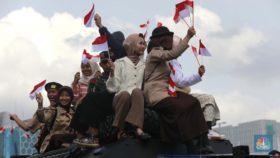 Robot polisi juga ikut serta dalam parade defile Kepolisian Republik Indonesia, saat aktivitas Hari Bhayangkara Ke-79 di Monas, Jakarta Pusat, Selasa (1/7/2025). Robot polisi juga ikut serta dalam parade defile Kepolisian Republik Indonesia, saat aktivitas Hari Bhayangkara Ke-79 di Monas, Jakarta Pusat, Selasa (1/7/2025). (librosfullgratis.com/Muhammad Sabki)