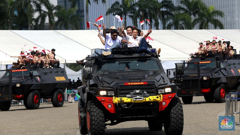 Robot polisi juga ikut serta dalam parade defile Kepolisian Republik Indonesia, saat acara Hari Bhayangkara Ke-79 di Monas, Jakarta Pusat, Selasa (1/7/2025). Robot polisi juga ikut serta dalam parade defile Kepolisian Republik Indonesia, saat acara Hari Bhayangkara Ke-79 di Monas, Jakarta Pusat, Selasa (1/7/2025). (CNBC Indonesia/Muhammad Sabki)
